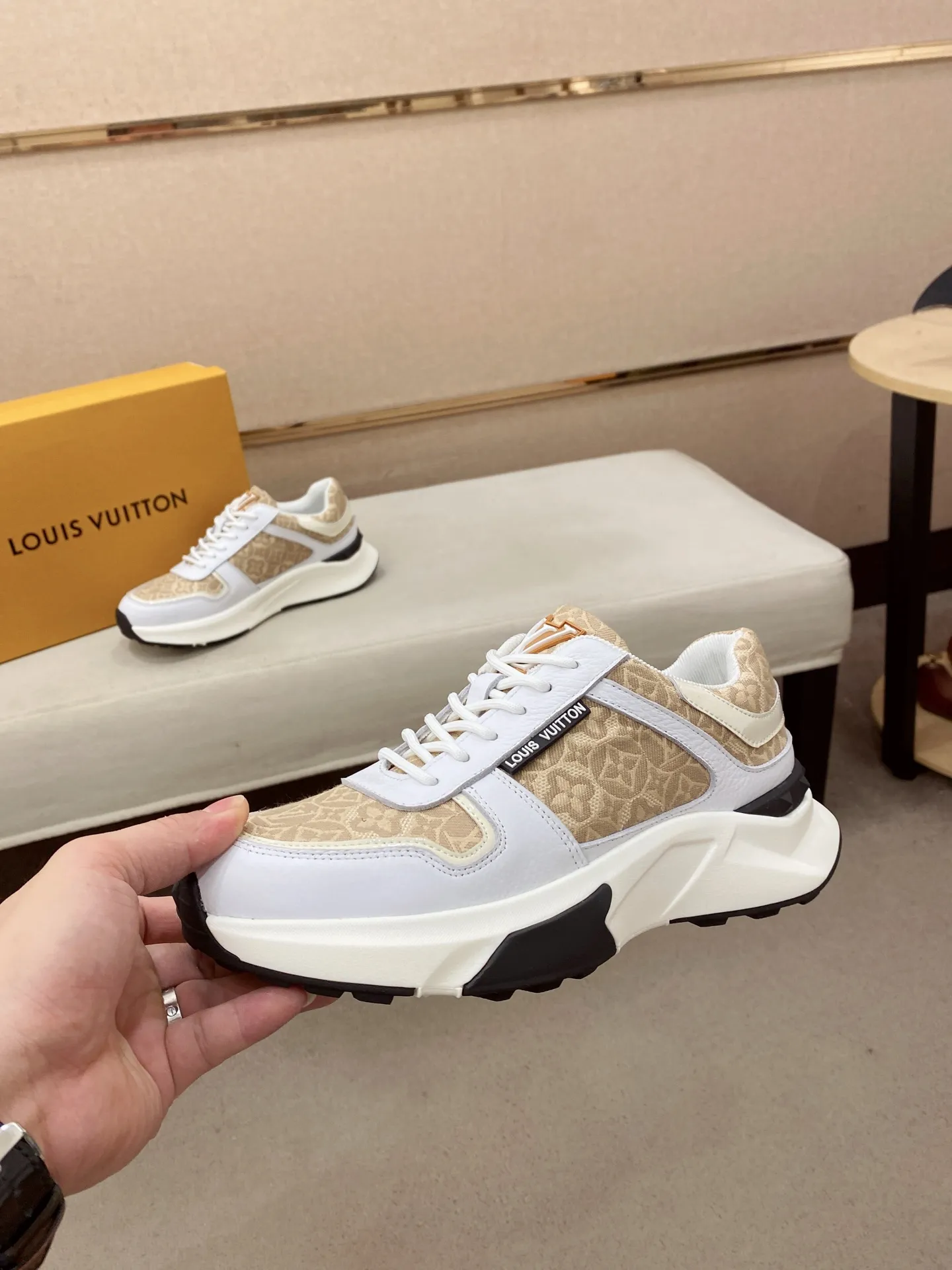 Men's shoes💰 462💰louis vuitton (Louis Vuitton/lv)🔍🔍The new counters are on sale at the same time. The uppers are imported from Italy. ️Re-engraved🇮🇹💪💪, ⚠Sole: The original sole is specially provided by the original factory, the exclusive movable molded sole is super comfortable, ⚠Original factory follow-up goods, 🔍🔍high quality, you can go in and out of the counter at will, welcome to compare⚠. Code number: 38-44 (45/46 customized, non-refundable)